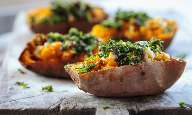 רגע לפני ל"ג בעומר: מתכון לבטטה אפויה וחזה עוף