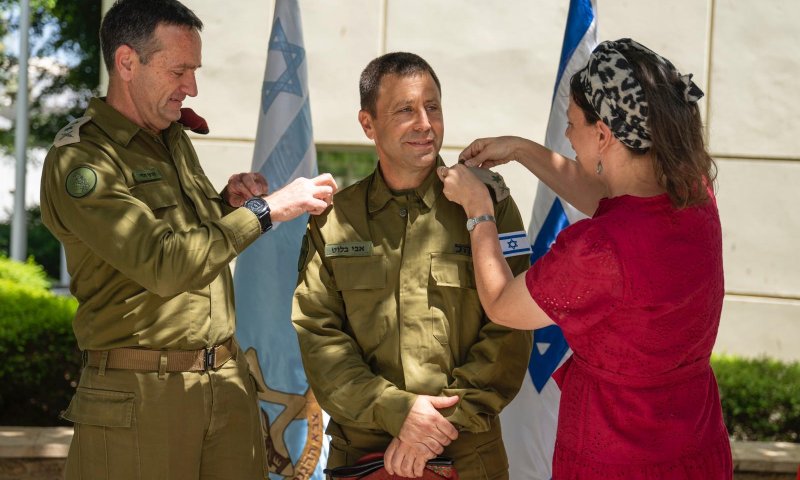 הסרוג השלישי במטכ"ל: דרגת אלוף לאבי בלוט
