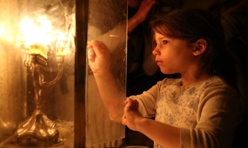 מאה שערים &bull; סיור חנוכיות בשכונה המיסתורית