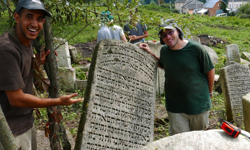 גילוי חדש: נחשפה מצבת אמו של ש"י עגנון