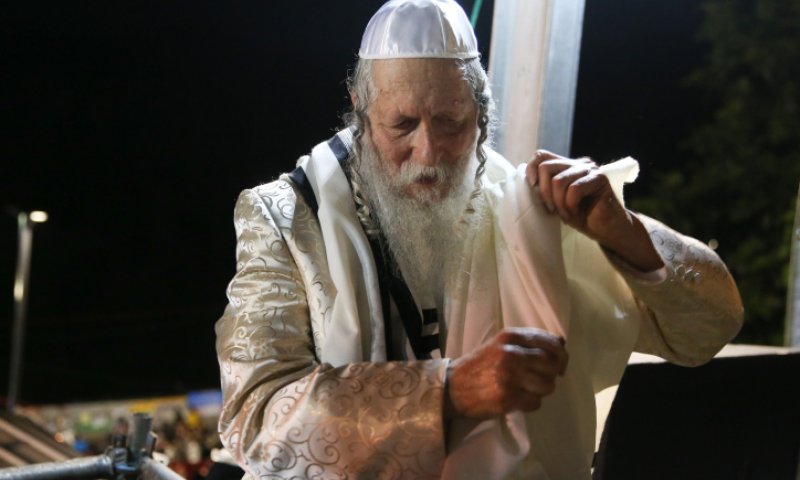 בניגוד להבטחות: ברלנד השתתף בהדלקה במירון