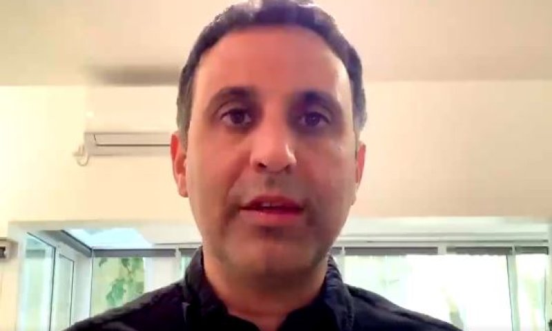 יניב ביטון מכה שנית: צפו בחיקוי הקורע והמדוייק