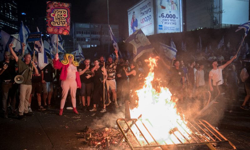 ראשי המחאה מאיימים: ביום שלישי נשבית את המדינה