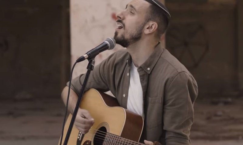 "אחד": אופיר אלחייני בחידוש מרגש. צפו