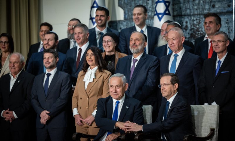 מכתב רבנים ואנשי חינוך: "חרדים מצעדי הממשלה"