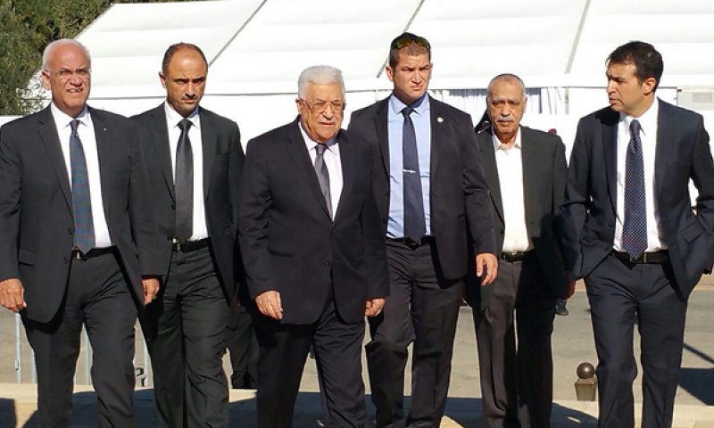 הלווית פרס: ויכוח על מקום ישיבתו של אבו מאזן