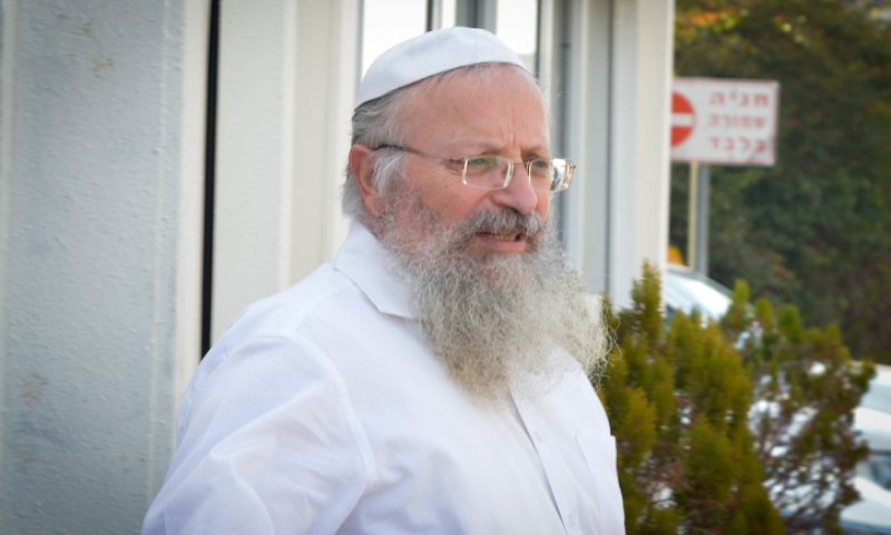 הרב אליהו: "חולה זה מילה מעודנת"; בן ארי: "מזעזע"