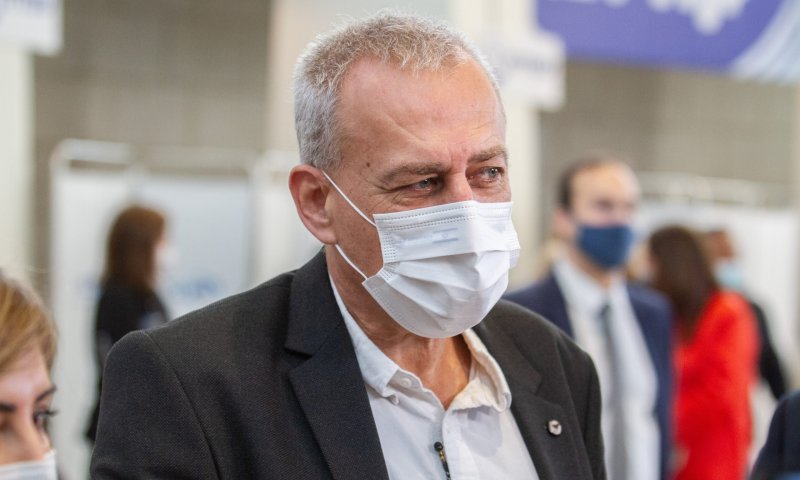 פרוייקטור הקורונה: "שוקלים עוצר לילי בפורים"