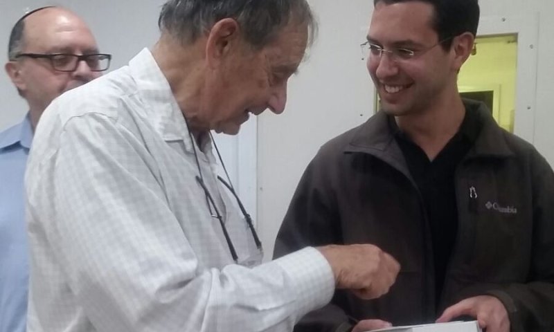 מלגת הצטיינות מקרן אוקס הוענקה השבוע לתלמיד מכללת הרצוג