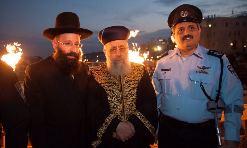 האזינו: המפכ"ל בהדלקת נרות חנוכה בכותל