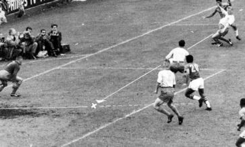 מאניה דיפרסיה: סיפורו של הכוכב שכיכב לצד פלה ומת מאלכוהוליזם