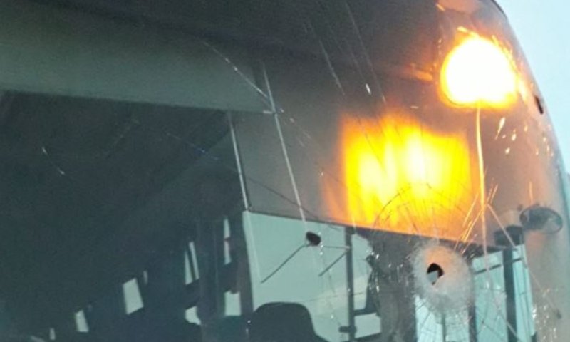 תוך דקות- 3 פיגועים: גבר וילדה נפצעו בפיגועי אבנים ובקת"בים