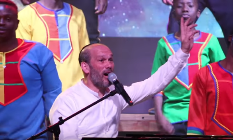 כזה עוד לא ראינו: יונתן רזאל בשיתוף פעולה יוצא דופן