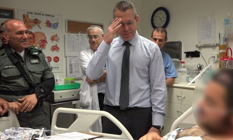 ארדן ביקר את הלוחם הפצוע: "אתה גיבור אמיתי"