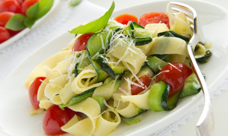 בניחוח איטלקי: מתכון לפסטה עם שמנת, זוקיני ויין לבן