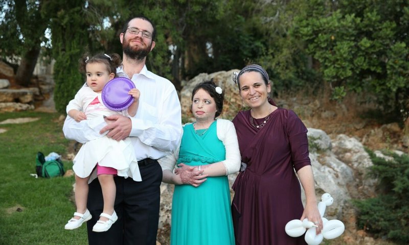 איילה שפירא חגגה בת מצווה וברכה הגומל. צפו