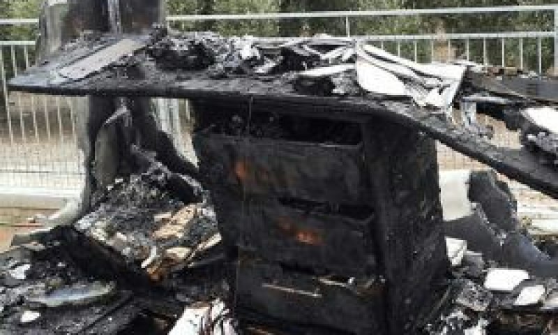 בית הכנסת בכביש 6 הוצת ונשרף כליל