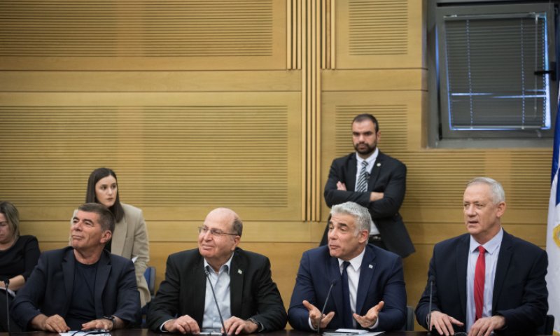 כחול לבן, אל תורידו מדינה שלמה שאולה