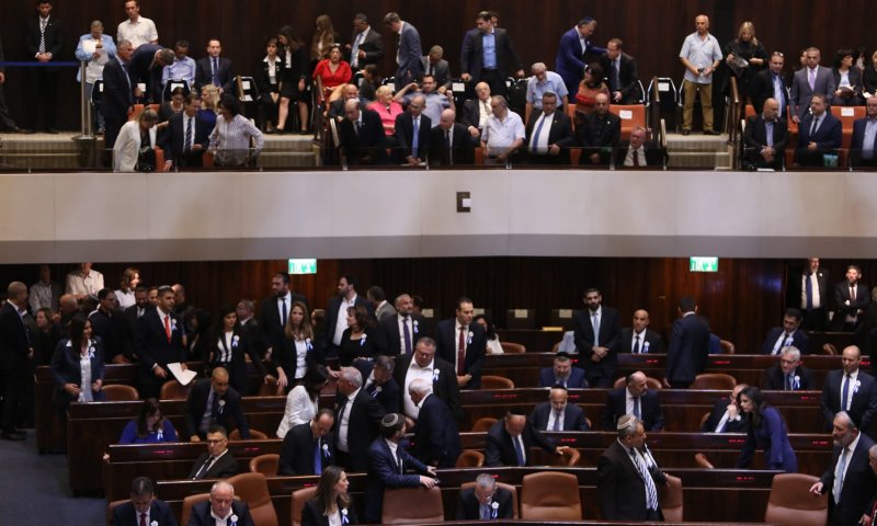 הקפאת שכר הח"כים הפכה מצורך לקרב קרדיטים