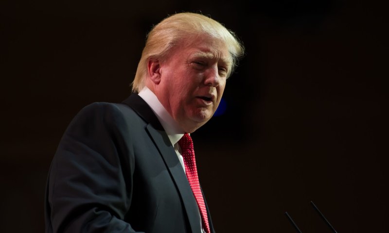 החזיק מסמכים מסווגים: כתב אישום נוסף נגד טראמפ