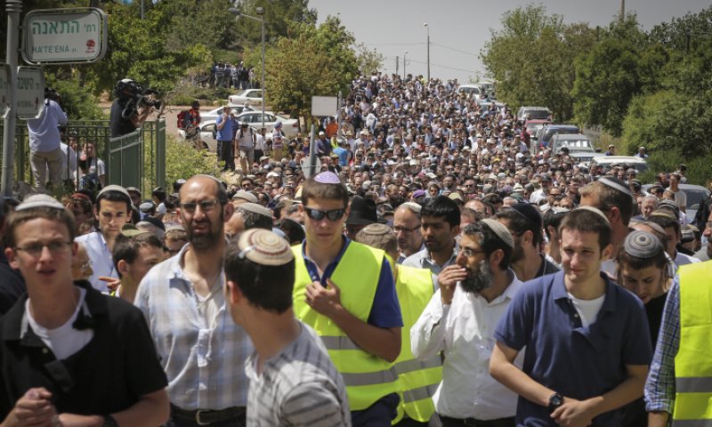 צפו: אלפים בהלווית הרב אהרון ליכטנשטיין זצ"ל