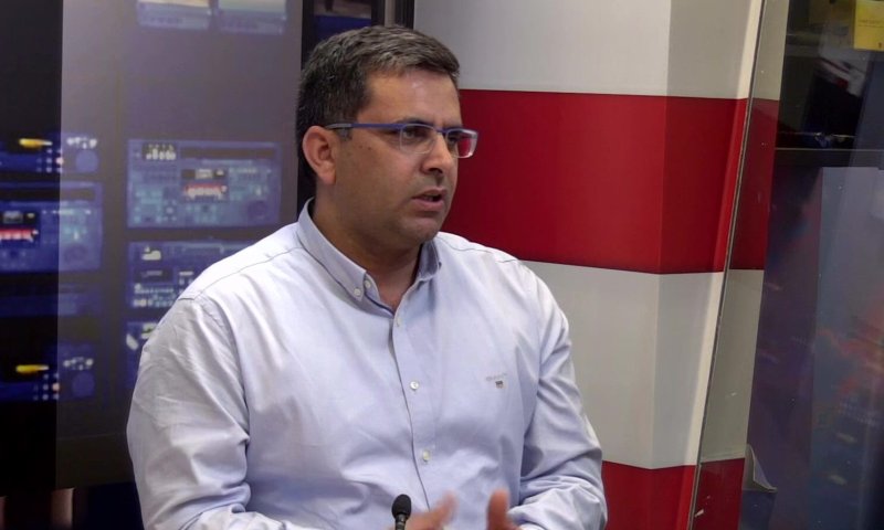 אופיר סופר תומך ברב אליהו: "איש אמיץ ומנהיג"