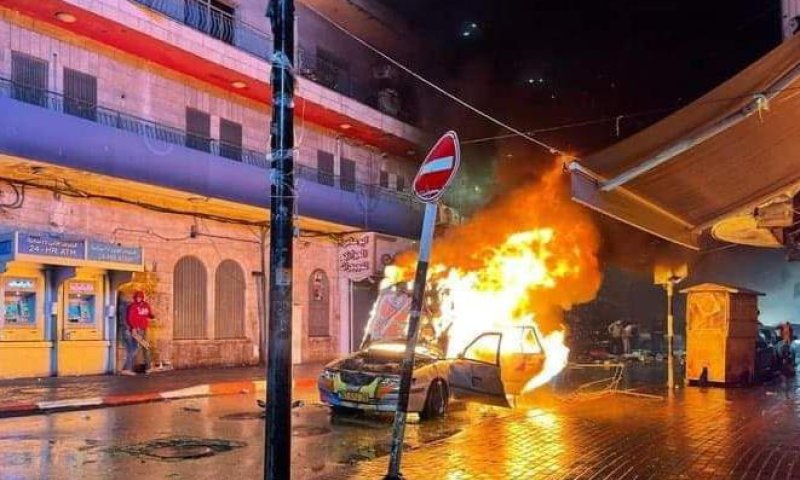 כמעט לינץ': ערבים התנפלו על רכב ישראלי ברמאללה