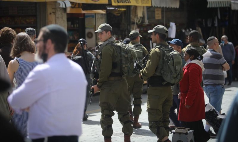 גל הטרור: חיילים מפטרלים ברחובות ירושלים