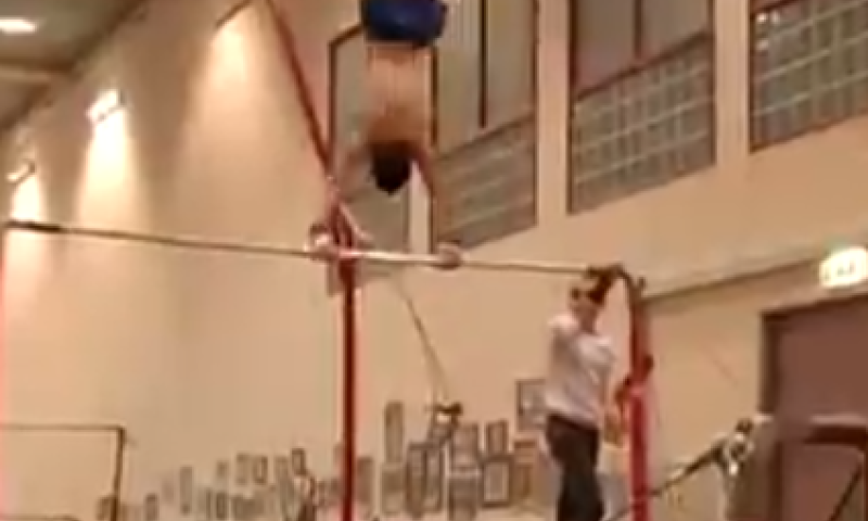 צפו: כך ארטיום דולגופיאט התאמן כשהיה בן 14