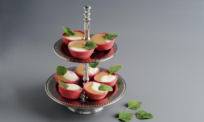 לט"ו בשבט: טארטלט סלק במילוי יוגורט וטחינה