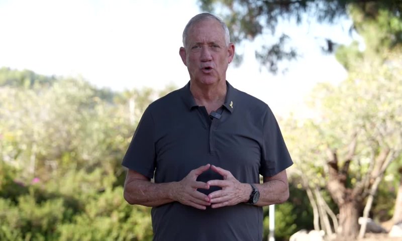 גנץ: "הפעולה הקרקעית בלבנון חייבת להימשך ולהתרחב"