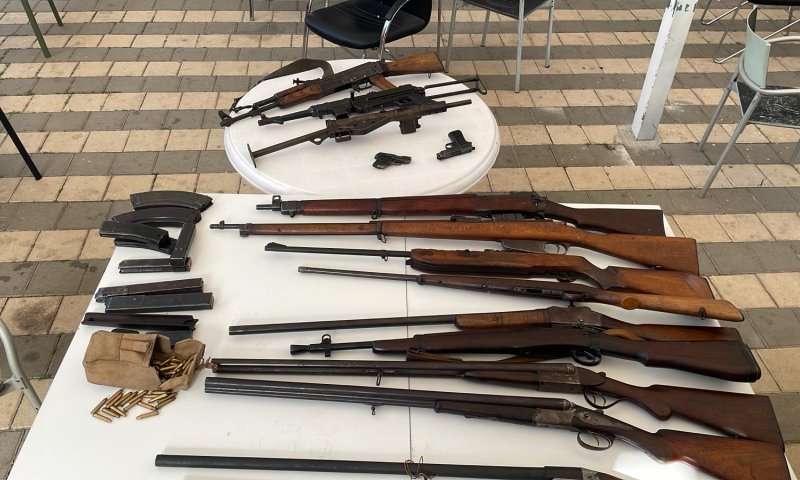 בקיבוץ במרכז הארץ: אותרו סליק ובו 16 כלי נשק