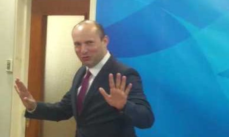 התגובה המוזרה של בנט להמלצות השוחד נגד נתניהו