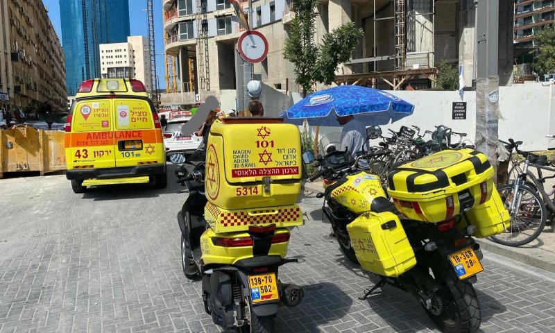 פועל נפל מגובה רב בתל אביב ומת