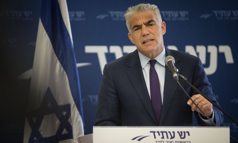 לפיד: "תתחייבו שלא תהיה קומבינה בחוק הגיוס"