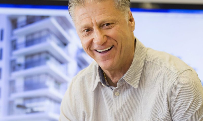 קורע: הכדורסלן מיקי ברקוביץ' מגיע לארץ נהדרת