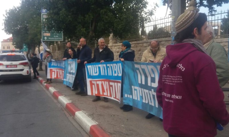 קבלת שבת מול בית רוה"מ: עפרה מחכה לנתניהו