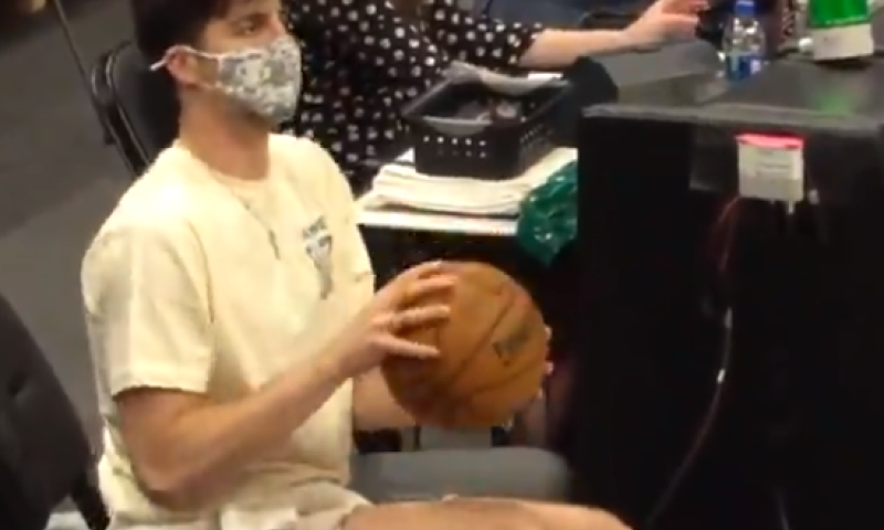 צפו: הסל המדהים של דני אבדיה מהספסל