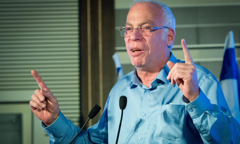 המבקר: אורי אריאל העביר עשרות מיליונים למקורבים