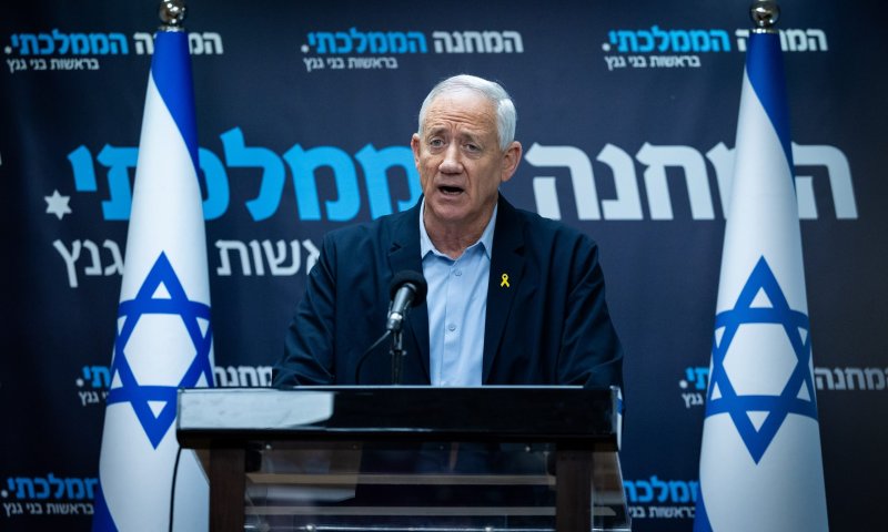 גנץ: "עלינו להיכנס קרקעית ללבנון ולקבוע עובדות בשטח"
