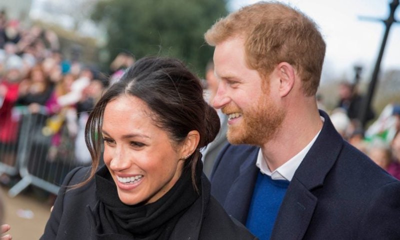 הארי ומייגן תורמים פריט לבוש הכרחי לנזקקים