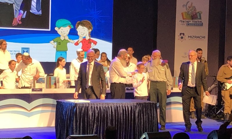 נעם נסים ויוסף שריקי זוכי החידון העולמי הראשון של התלמוד הישראלי