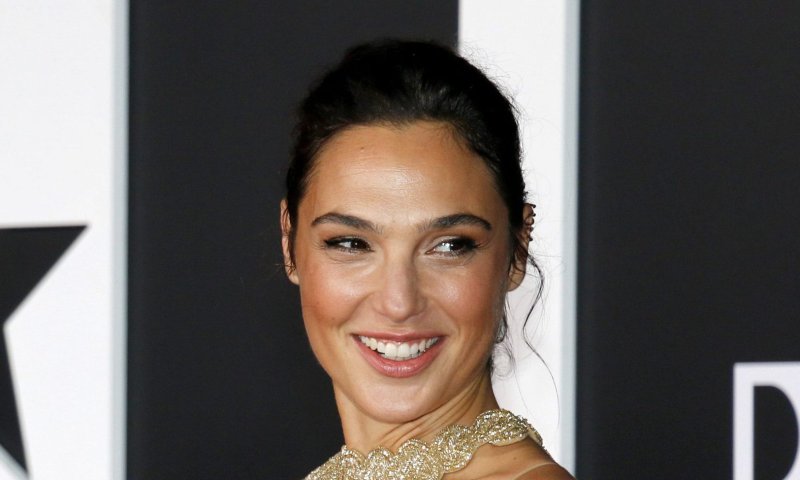 לא רק שירה האס: גל גדות תככב בטקס גלובוס הזהב