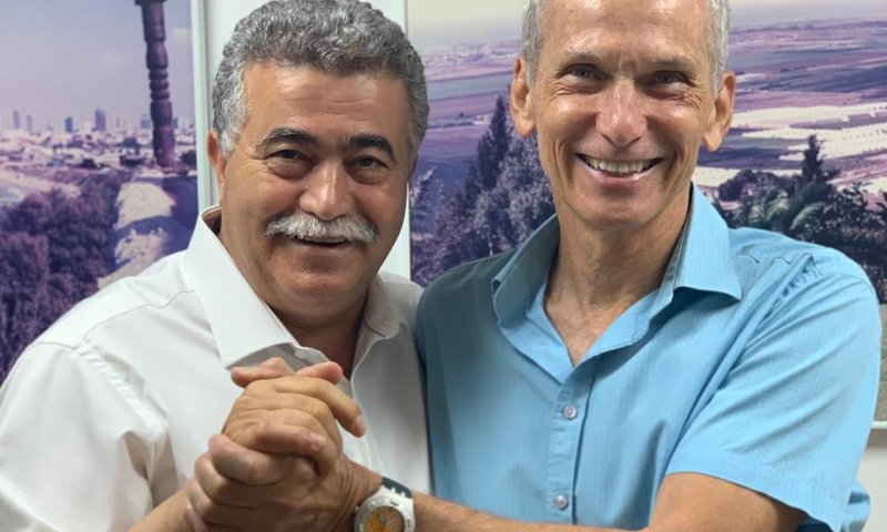 בר-לב: "פרץ יכול להסתכל לנתניהו בלבן של העיניים"