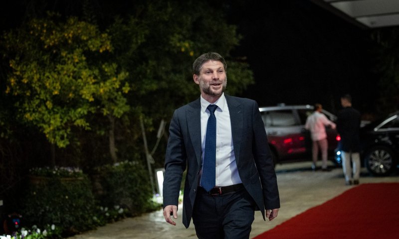 השר סמוטריץ' תוקף: "אין תקשורת בישראל"