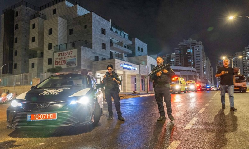 החזיקו מטען נפץ: שלושה ערבים נעצרו באום אלפחם