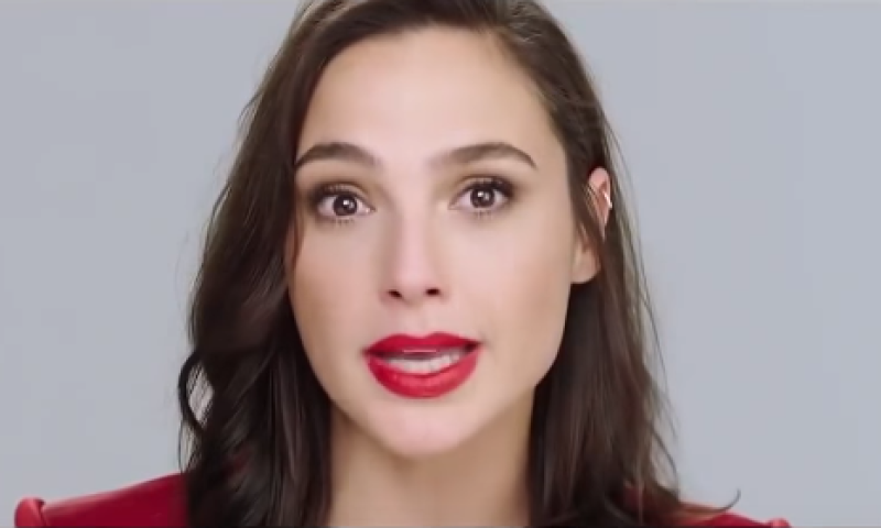 בגלל האייפון: הציוץ של גל גדות הפך לפדיחה