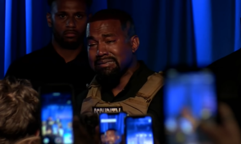 באמצע השקת הקמפיין לנשיאות: הראפר פרץ בבכי