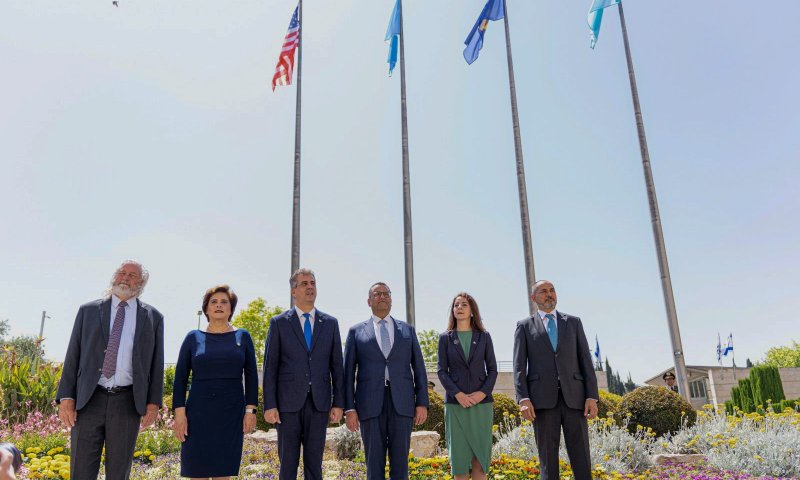 אלי כהן: היעד הוא 3 שגרירויות בירושלים השנה