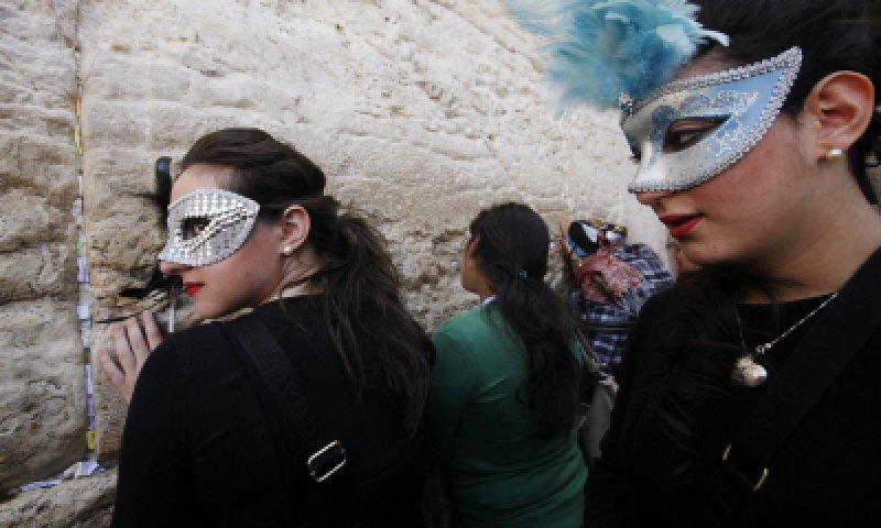 לא להדיר נשים: להרעיש במגילה גם כשאומרים זרש